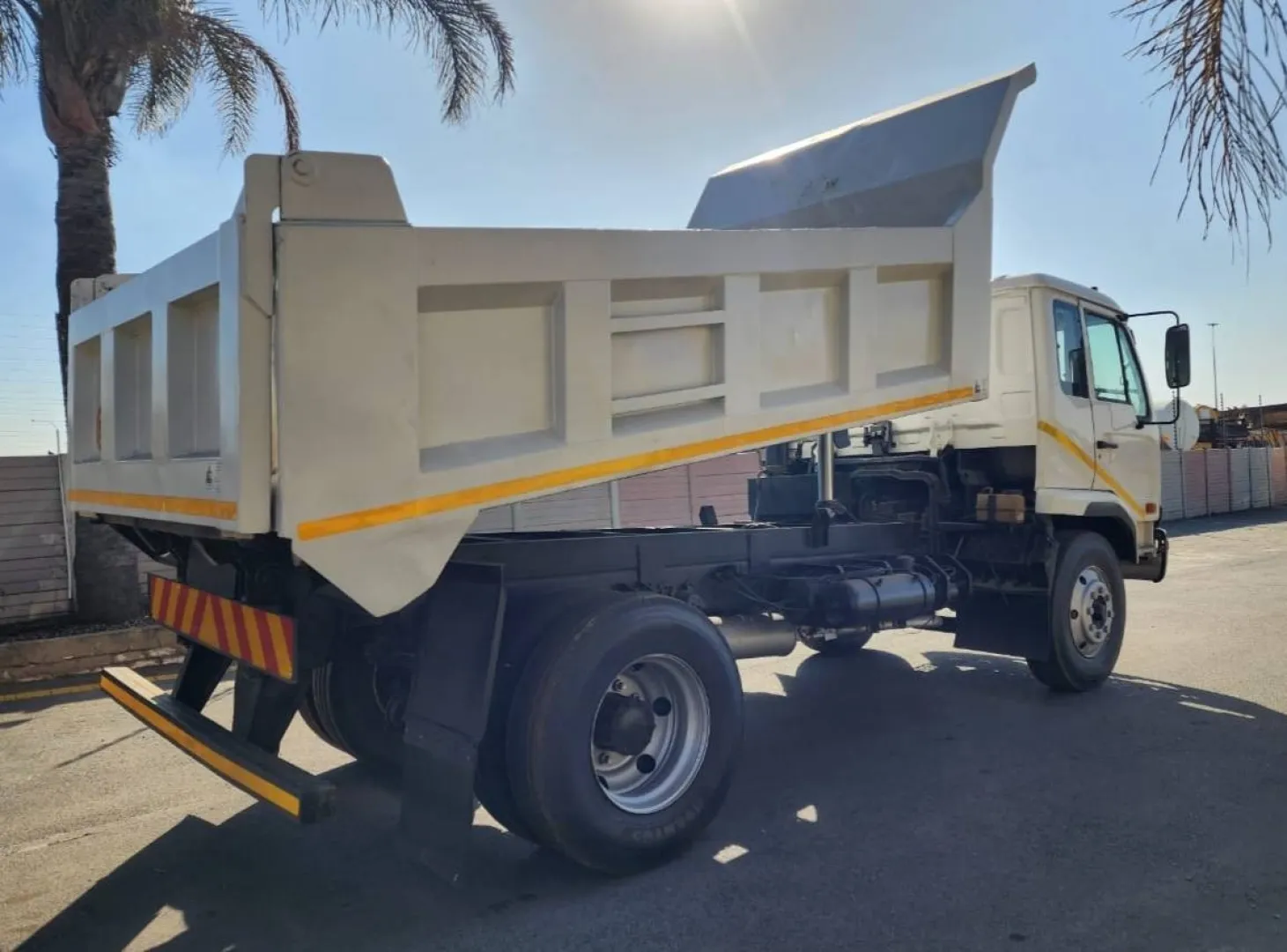 2016 UD Trucks UD85 Tipper