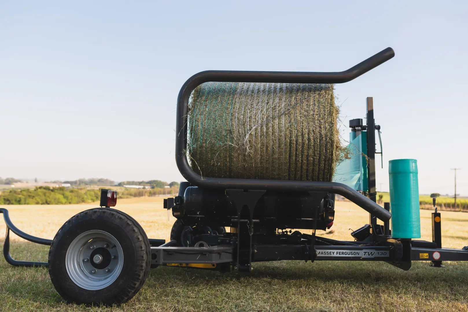 Massey Ferguson TW – Trailed bale wrapper