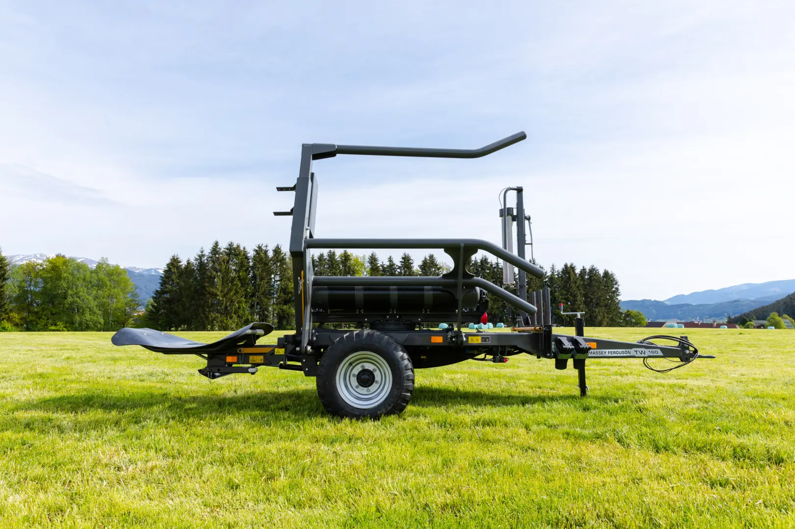 Massey Ferguson TW – Trailed bale wrapper