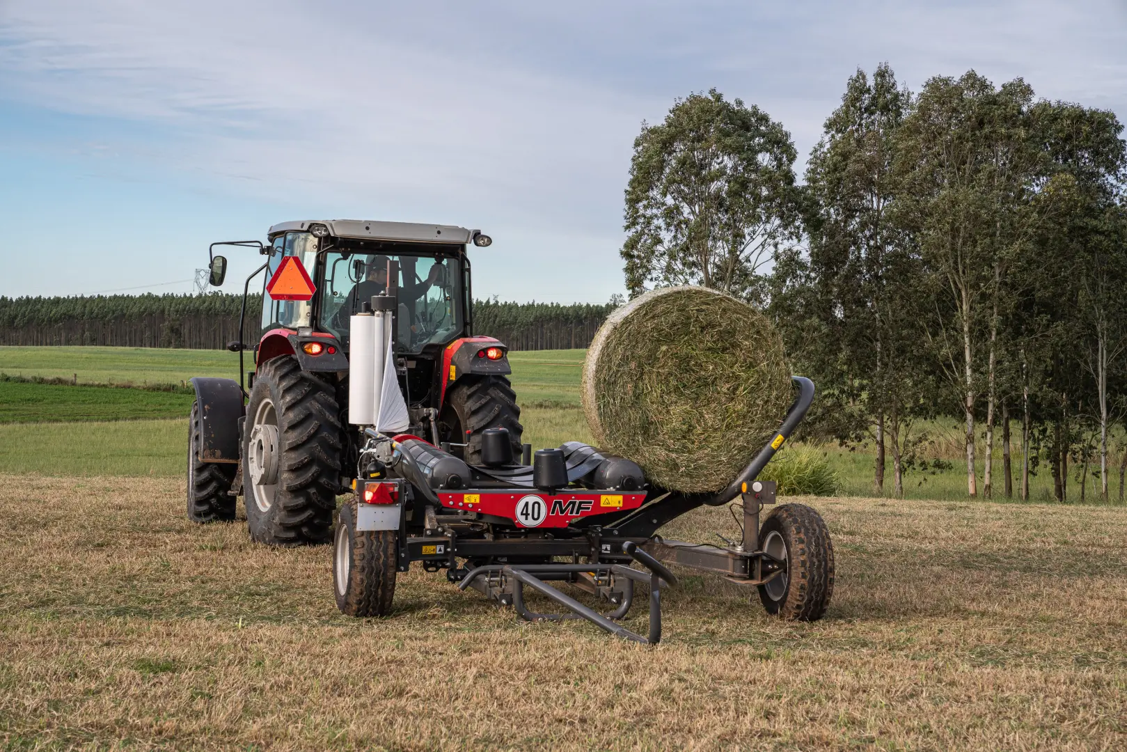 Massey Ferguson TW – Trailed bale wrapper