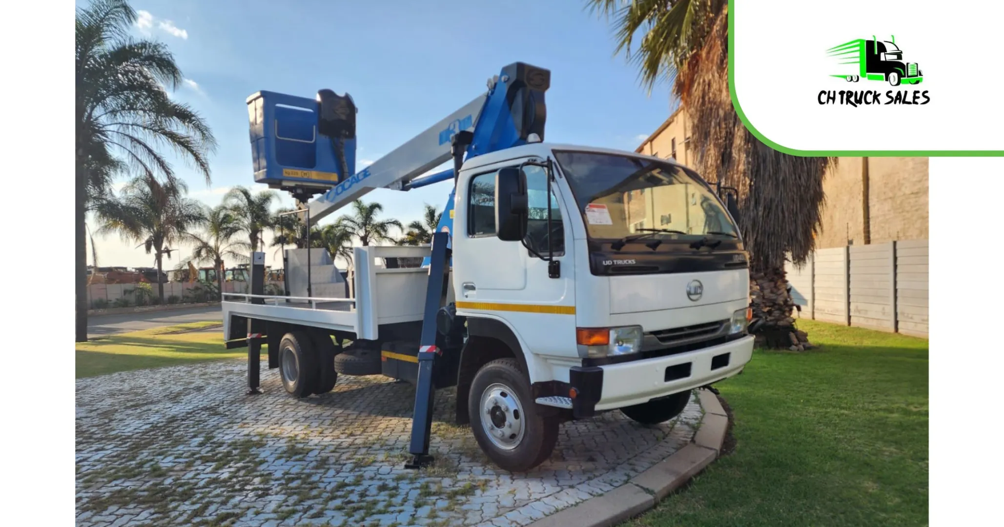 2013 Nissan UD40L Cherry Picker
