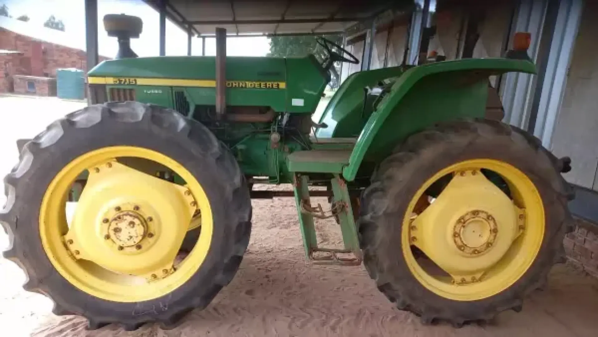 The John Deere 5715 HC | QAC Equipment