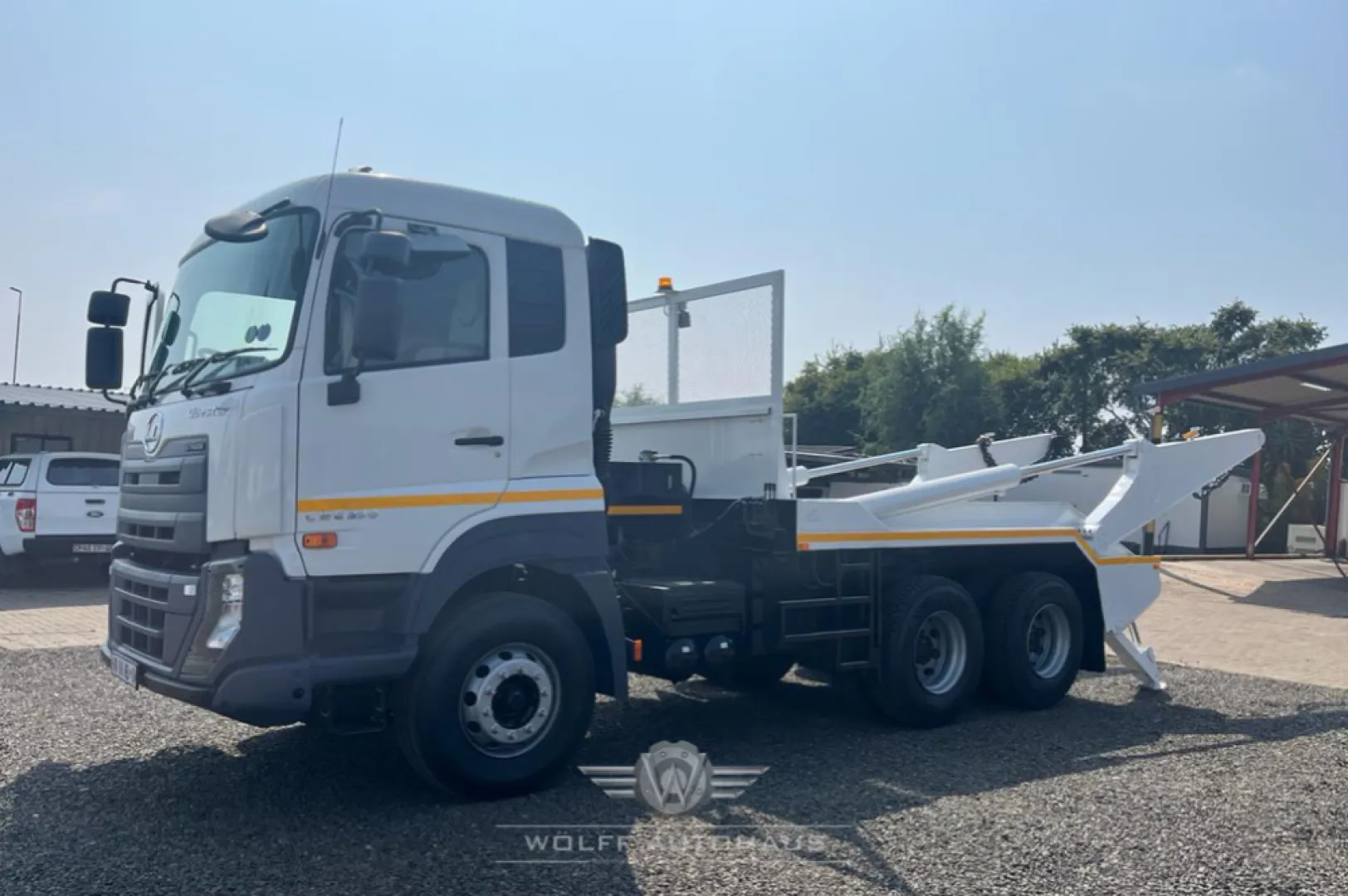 2018 UD Quester CWE330 E23 Chassis Skip Loader | Wölff Autohaus