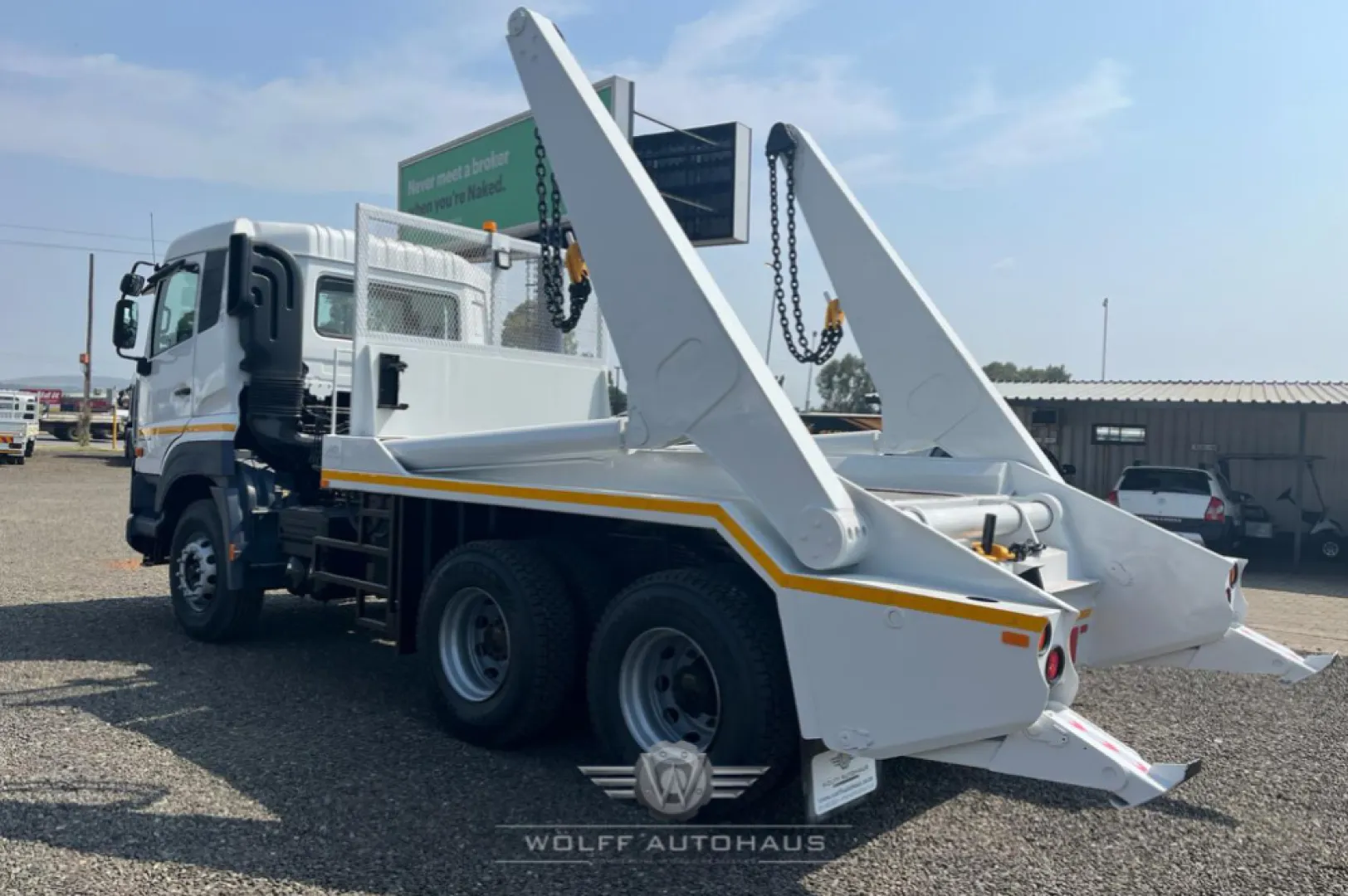 2018 UD Quester CWE330 E23 Chassis Skip Loader | Wölff Autohaus