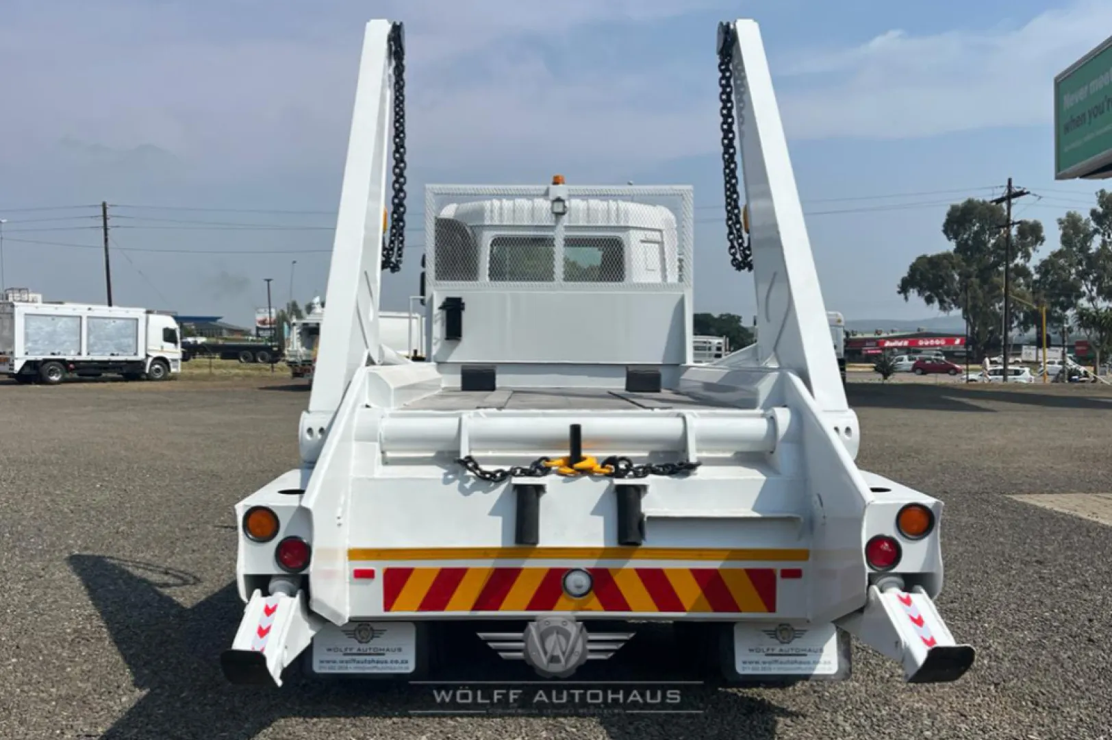 2018 UD Quester CWE330 E23 Chassis Skip Loader | Wölff Autohaus