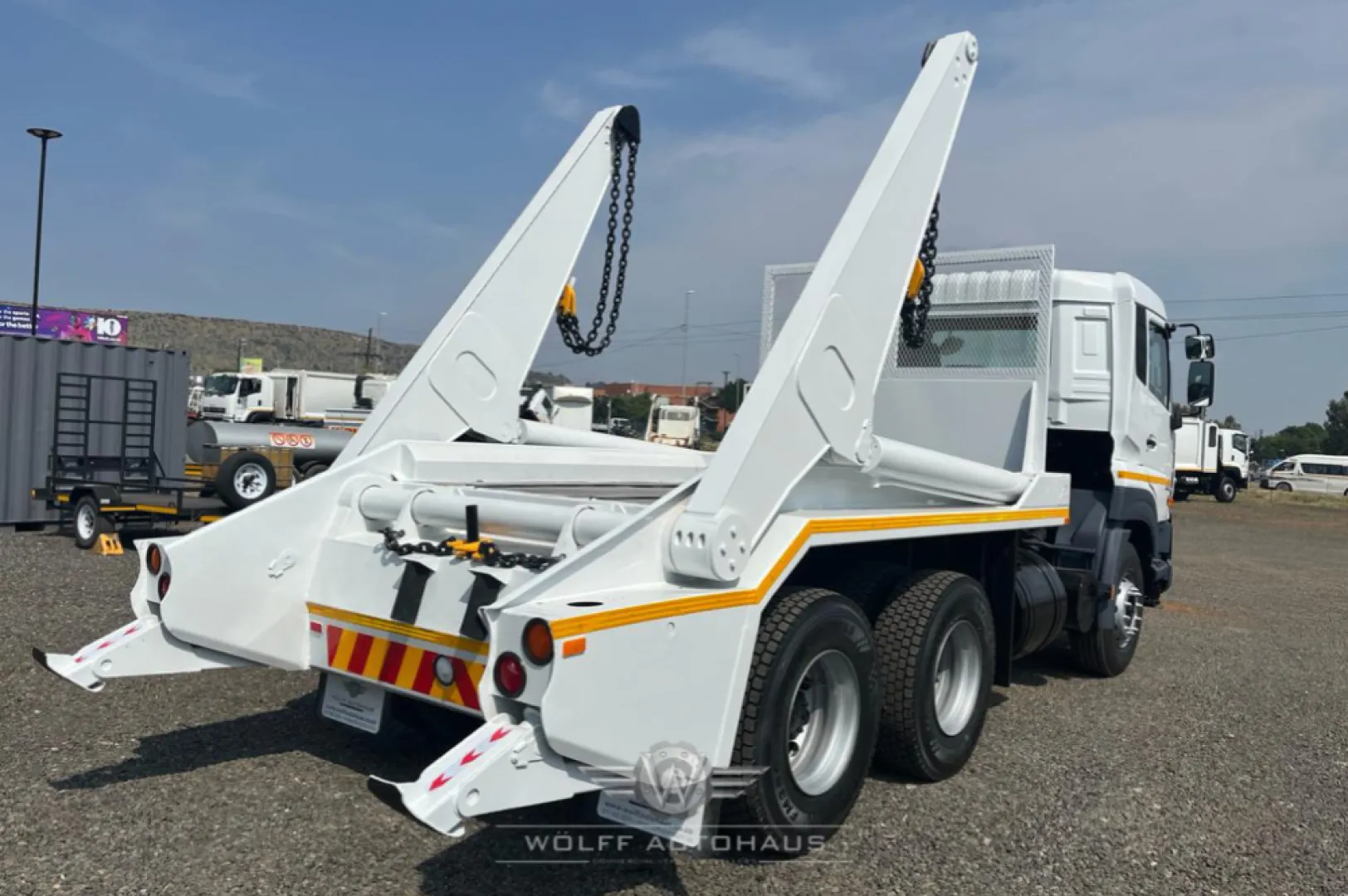 2018 UD Quester CWE330 E23 Chassis Skip Loader | Wölff Autohaus