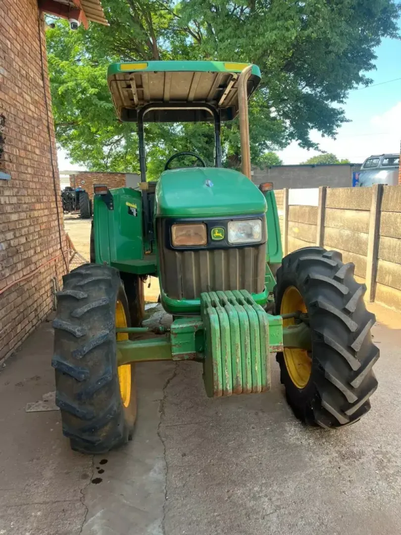 The John Deere 5725 2012 | QAC Equipment