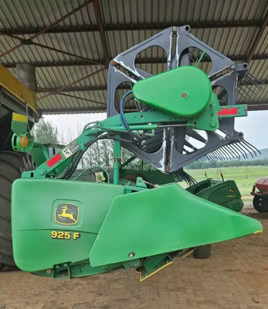 The John Deere 925 | QAC Equipment