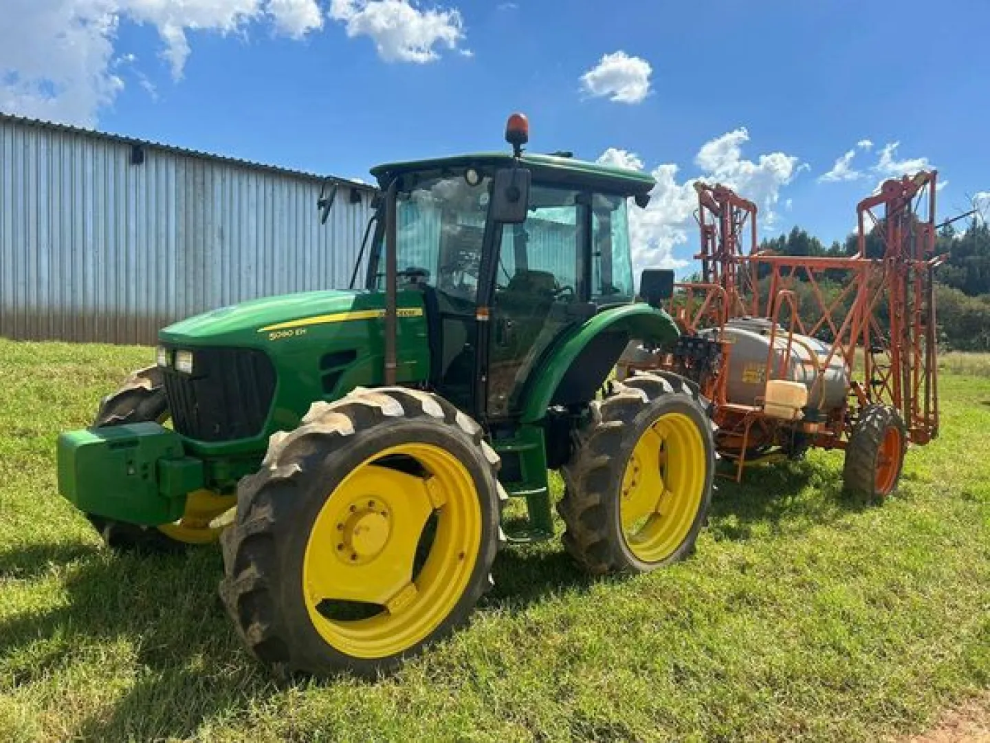 2016 John Deere 5090EH / 2016 Jacto AD18EE | Agrimar
