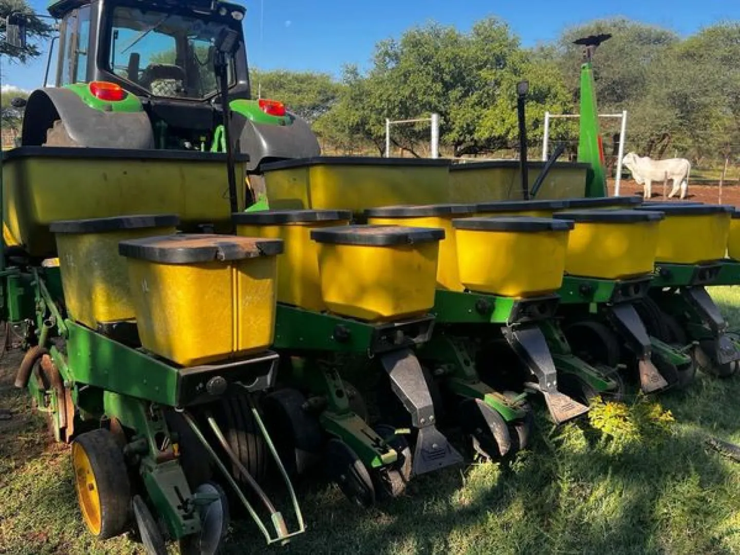 John Deere 6th row. 76 planter | Agrimar