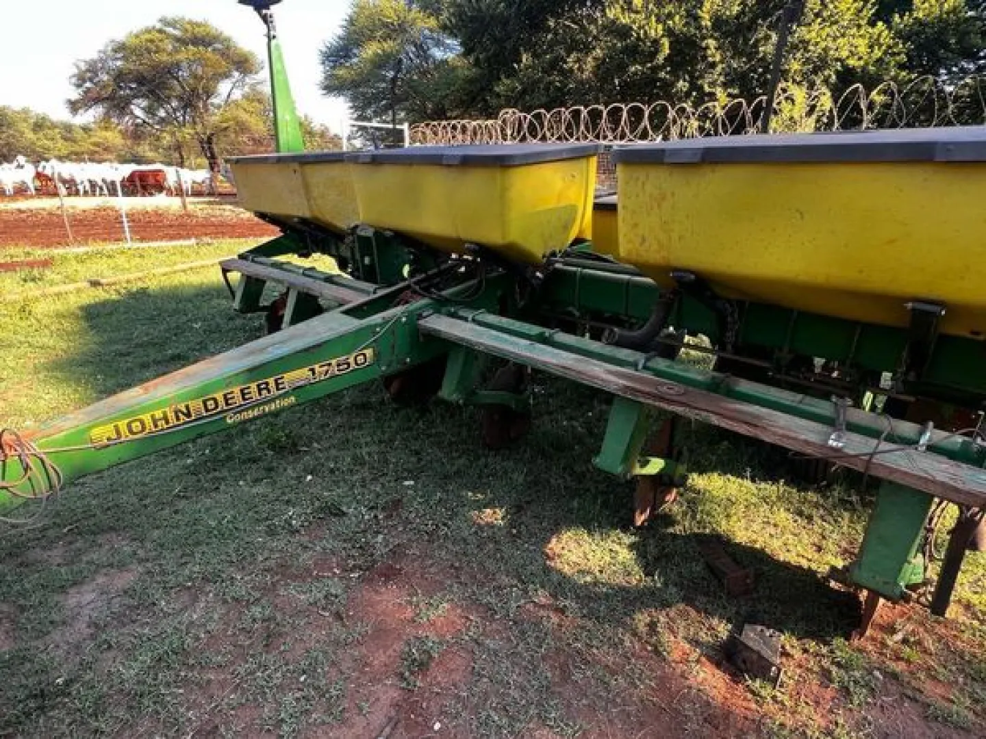 John Deere 6th row. 76 planter | Agrimar
