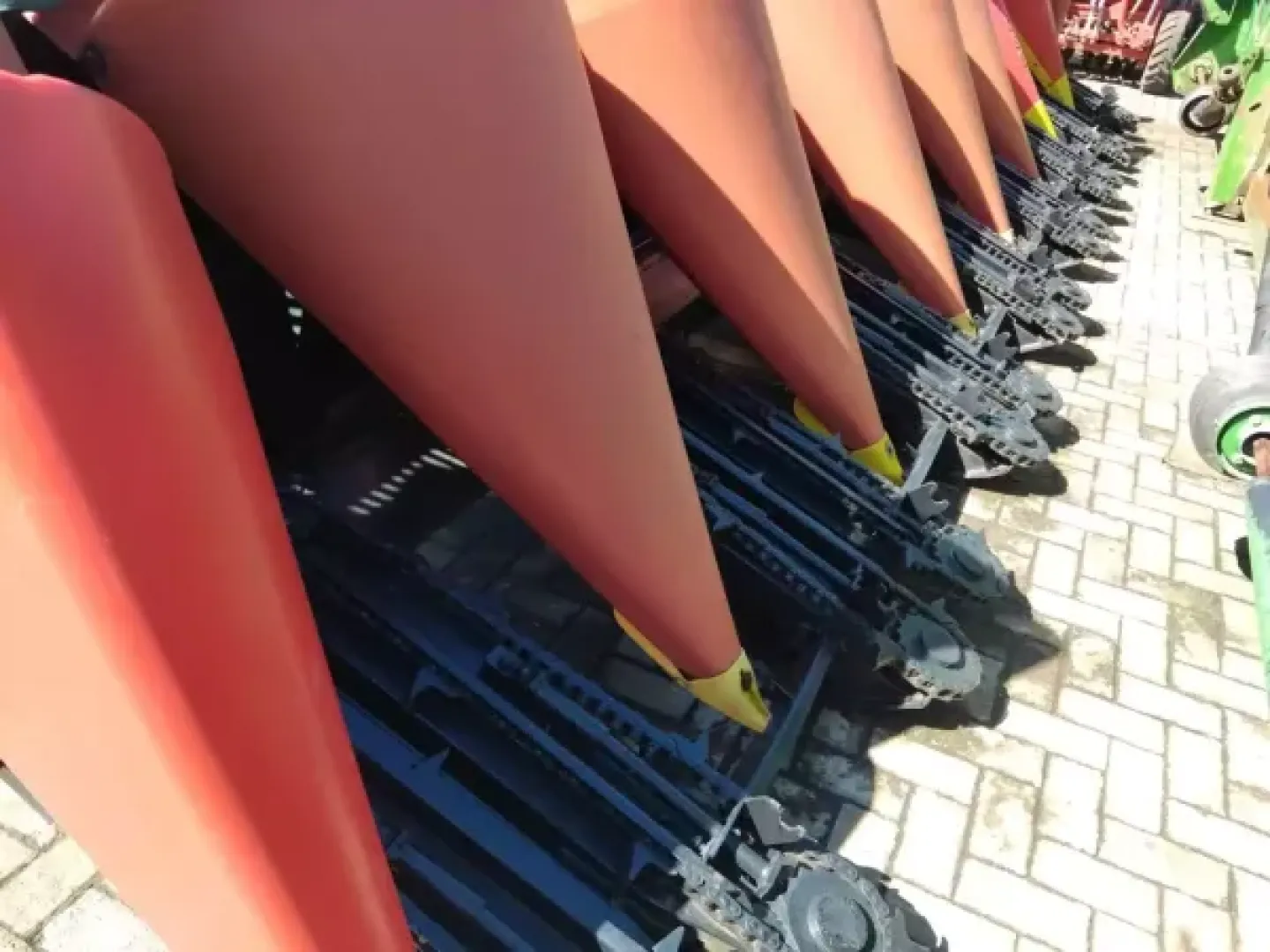 2004 Geringhoff 8 row | QAC Equipment