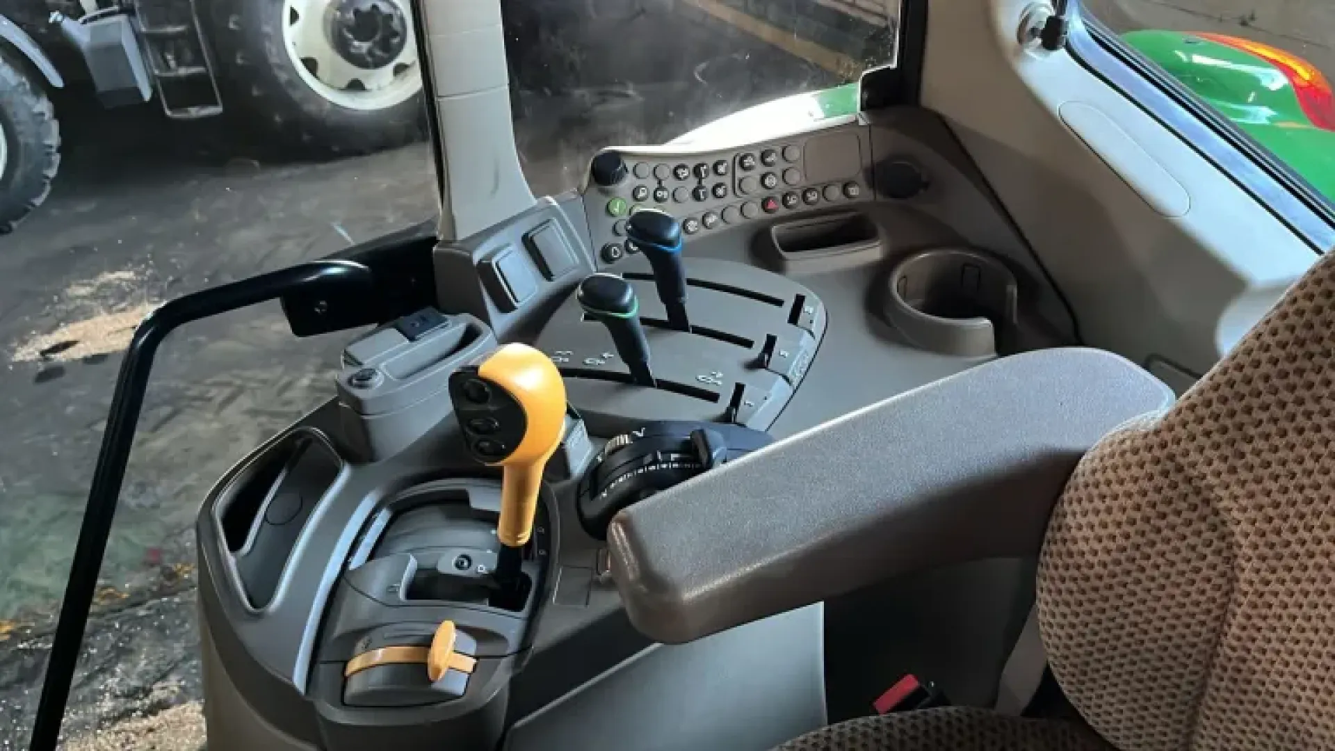 John Deere 6155M cab without screen and receiver | QAC Equipment