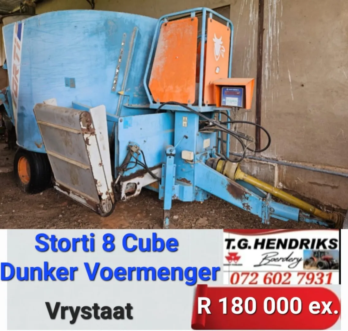 Storti 8 Cube dunker voermenger | T.G Hendriks boerdery