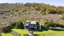 A vineyard, panoramic views and a unique lifestyle