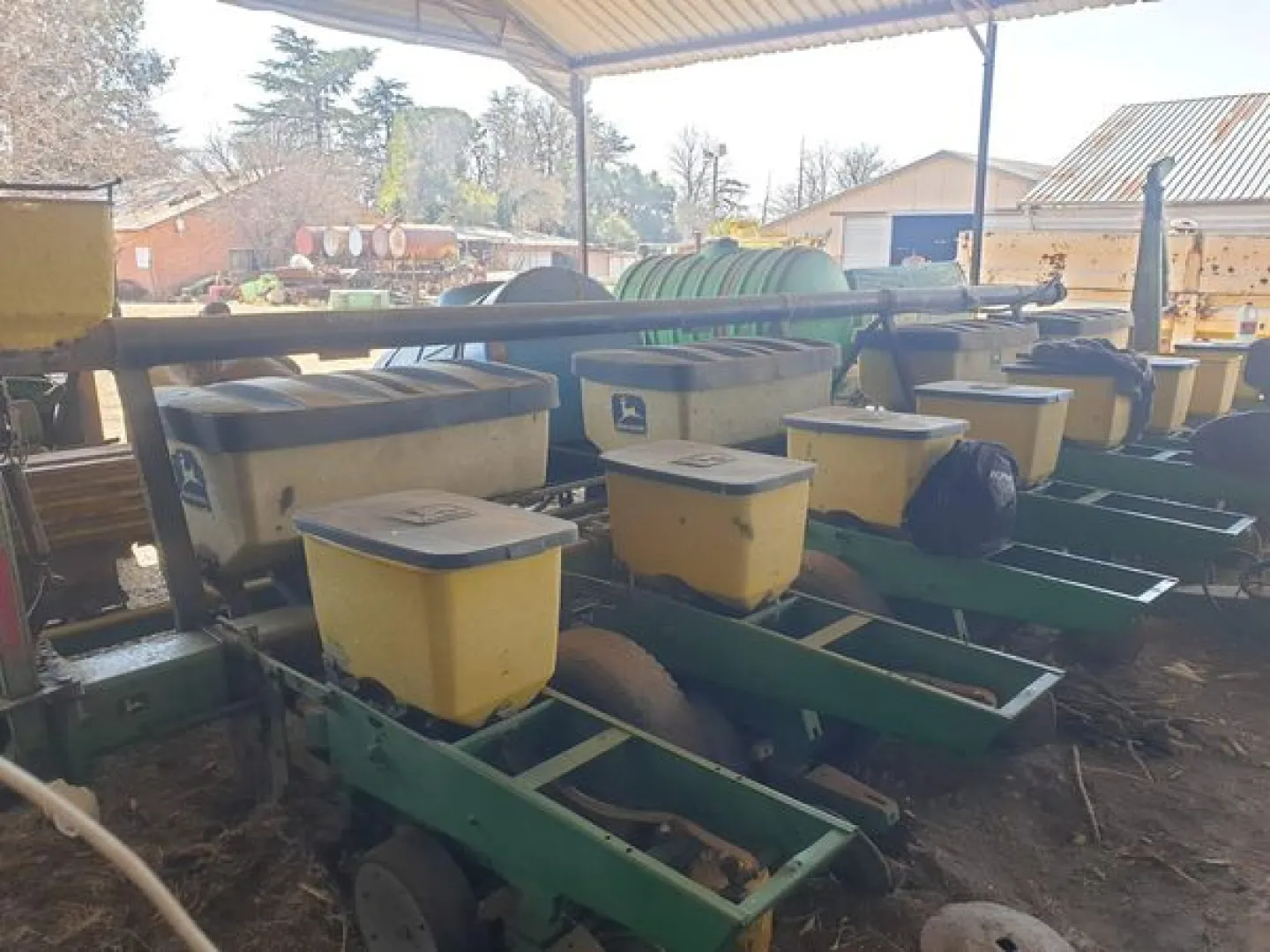 John Deere 7200 8ry 91cm planter | Agrimar