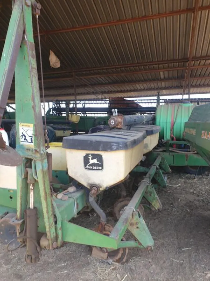 John Deere 7200 8ry 91cm planter | Agrimar
