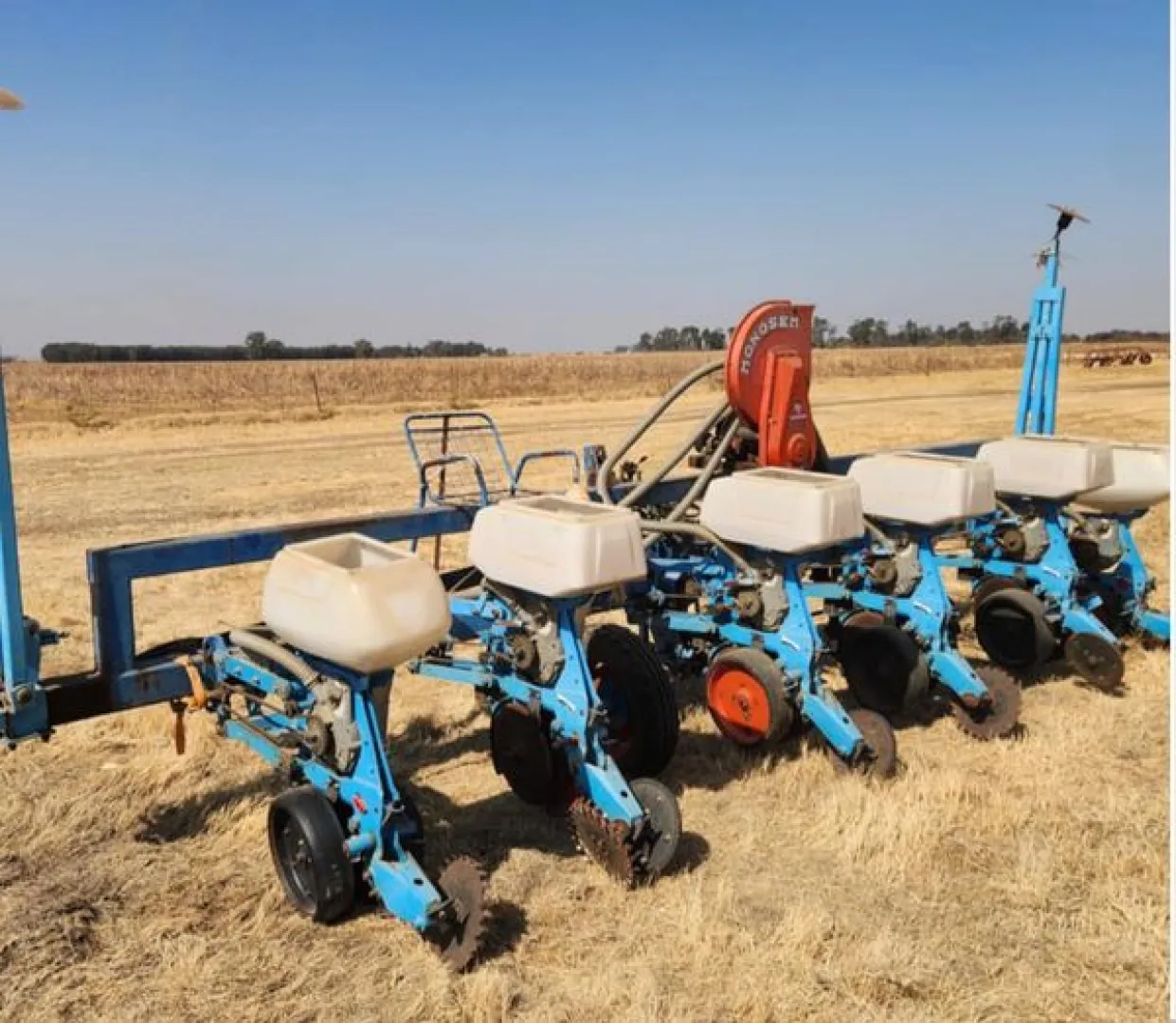 Monosem 6 ry .76 vacuum planter | Agrimar