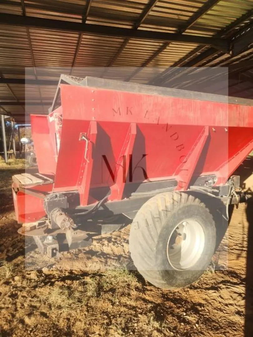 Rovic RF 4500 kalkstrooier  | MK Landbou Dienste