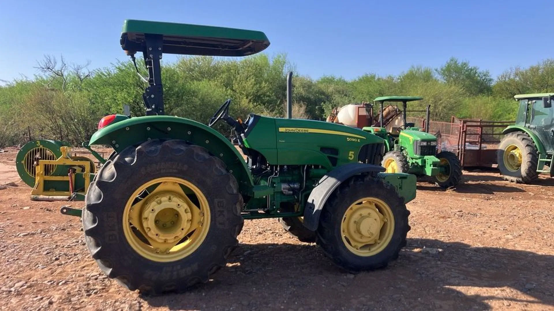2 x John Deere 5090 E  4x4 | QAC Equipment