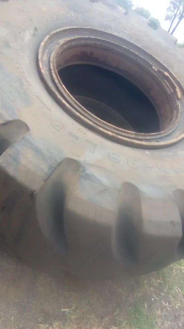 2 x 41.5/70/39 L-5 earthmover tyres