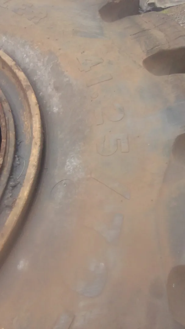 2 x 41.5/70/39 L-5 earthmover tyres