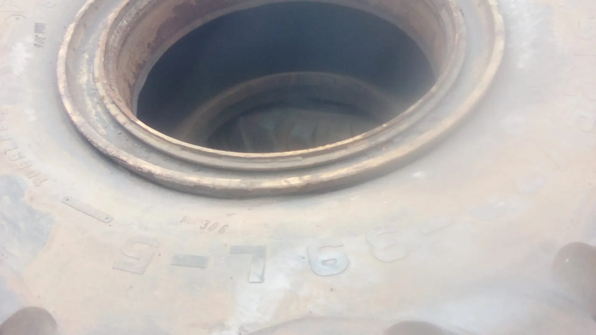 2 x 41.5/70/39 L-5 earthmover tyres