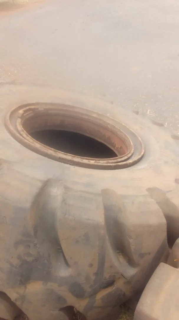2 x 41.5/70/39 L-5 earthmover tyres