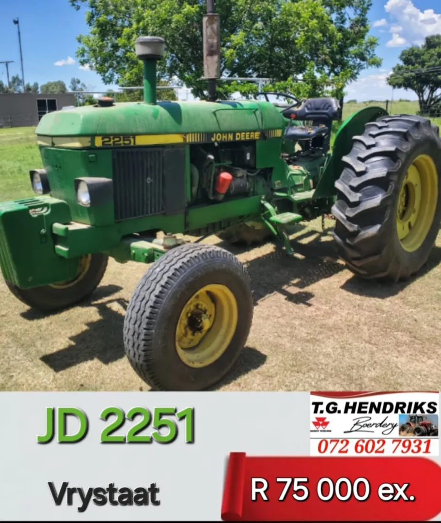 John Deere 2251 | T.G. Hendriks