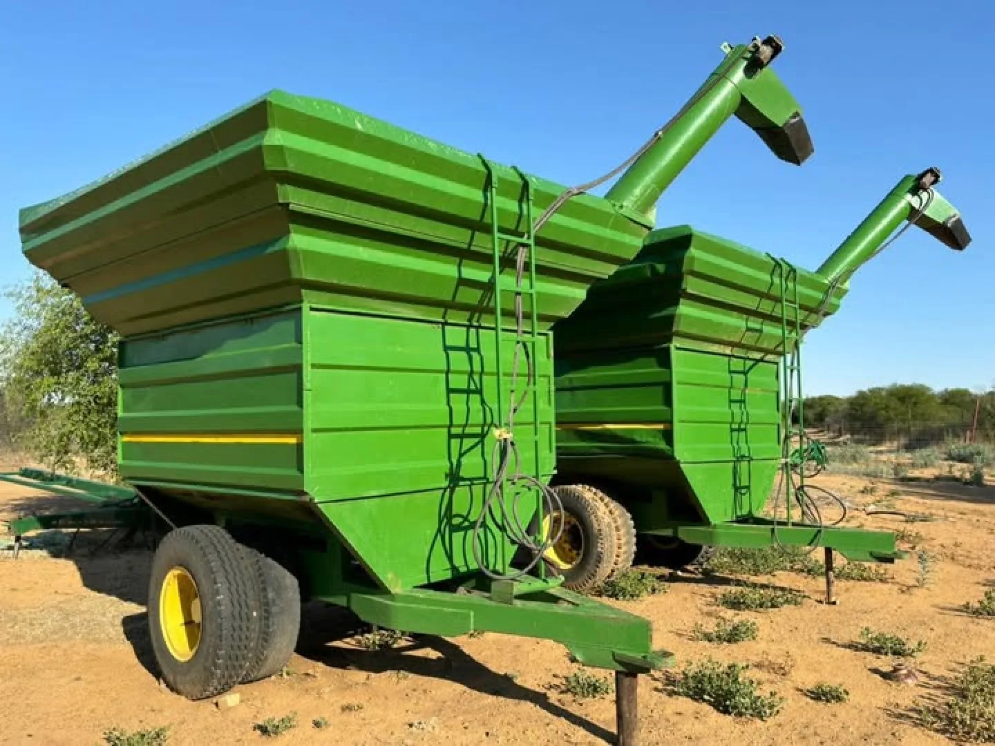 2x 14-ton Vetsak tapkarre | Agrimar