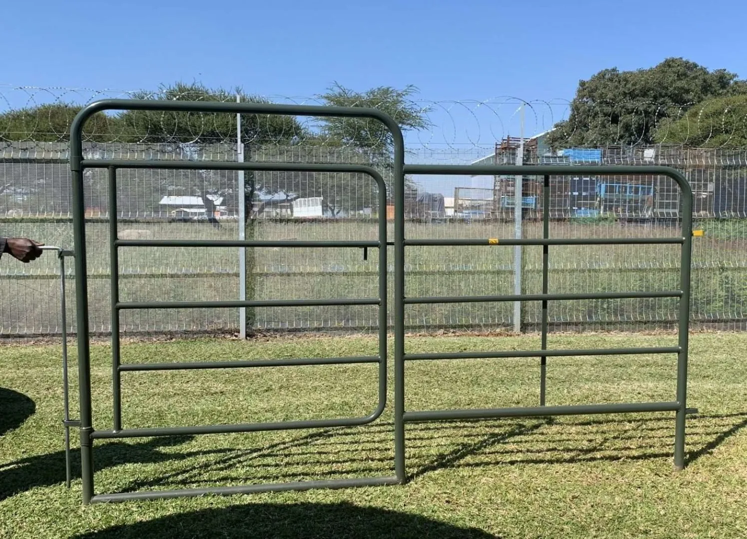 Gated Cattle Kraal (3.000×1.600m) | Tal-Tec