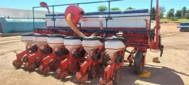 2015 Kuhn 6 Row planter 76cm | QAC Equipment