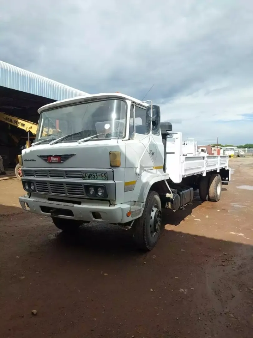 1983 Hino 8 ton | QAC Equipment