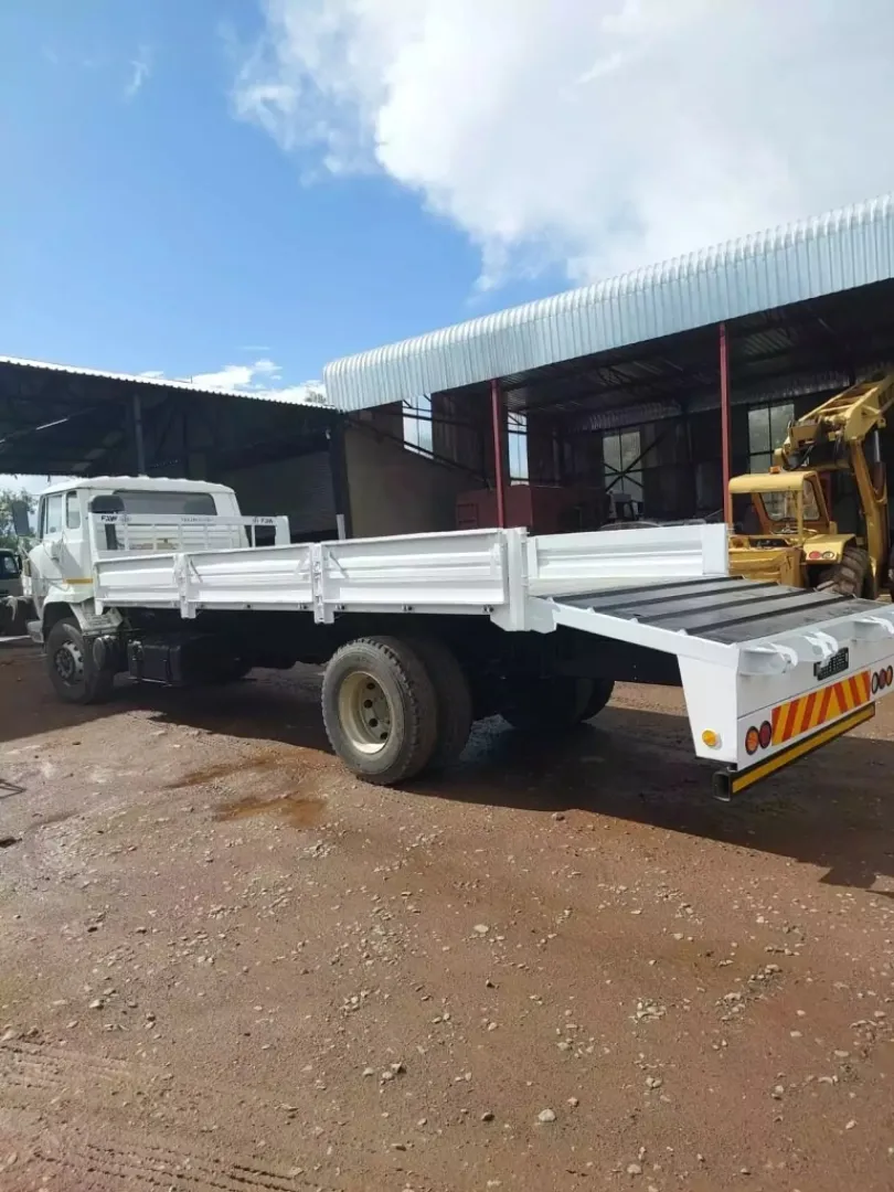 1983 Hino 8 ton | QAC Equipment