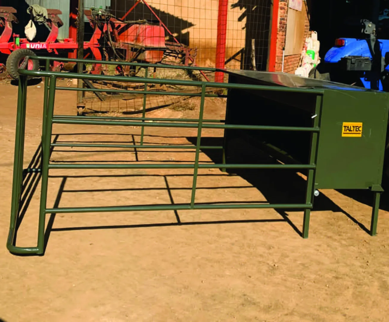 Calf Creep Feeder | equipped with a 3-point tractor hitch | Tal-Tec