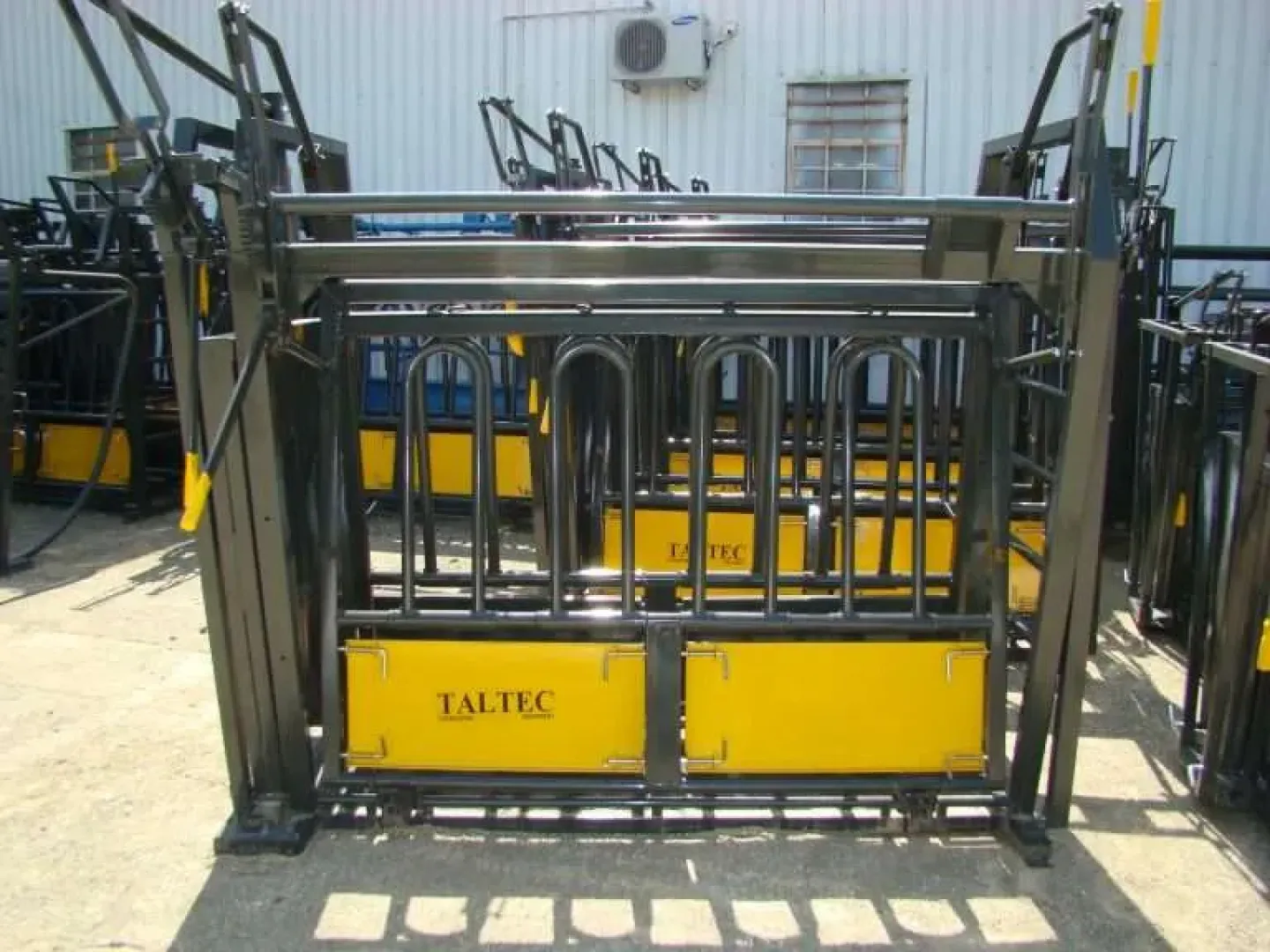 Neck and Body Clamp (Feed lot) | Tal-Tec