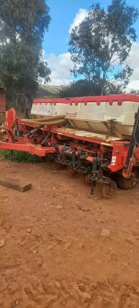 Jumil 8 Row ,76 Planter | QAC Equipment