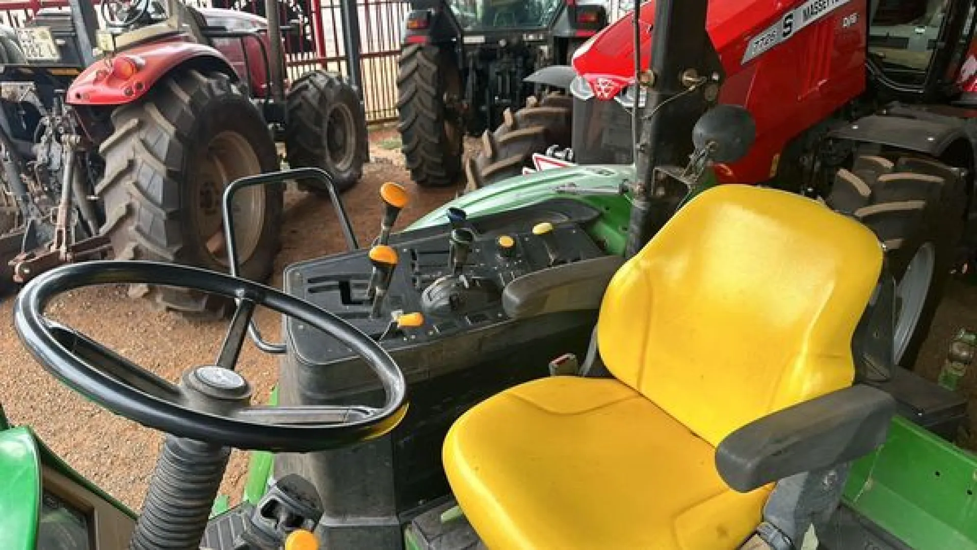 2014 John Deere 6105M cab | Agrimar