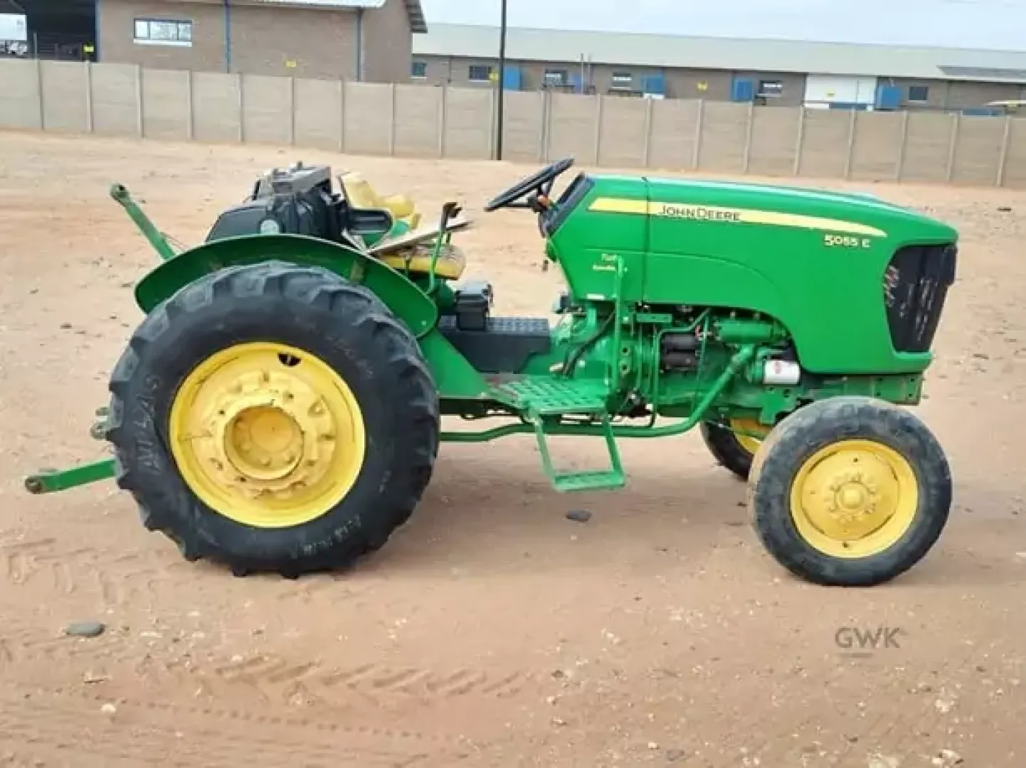 2017 JOHN DEERE 5055E | QAC Equipment
