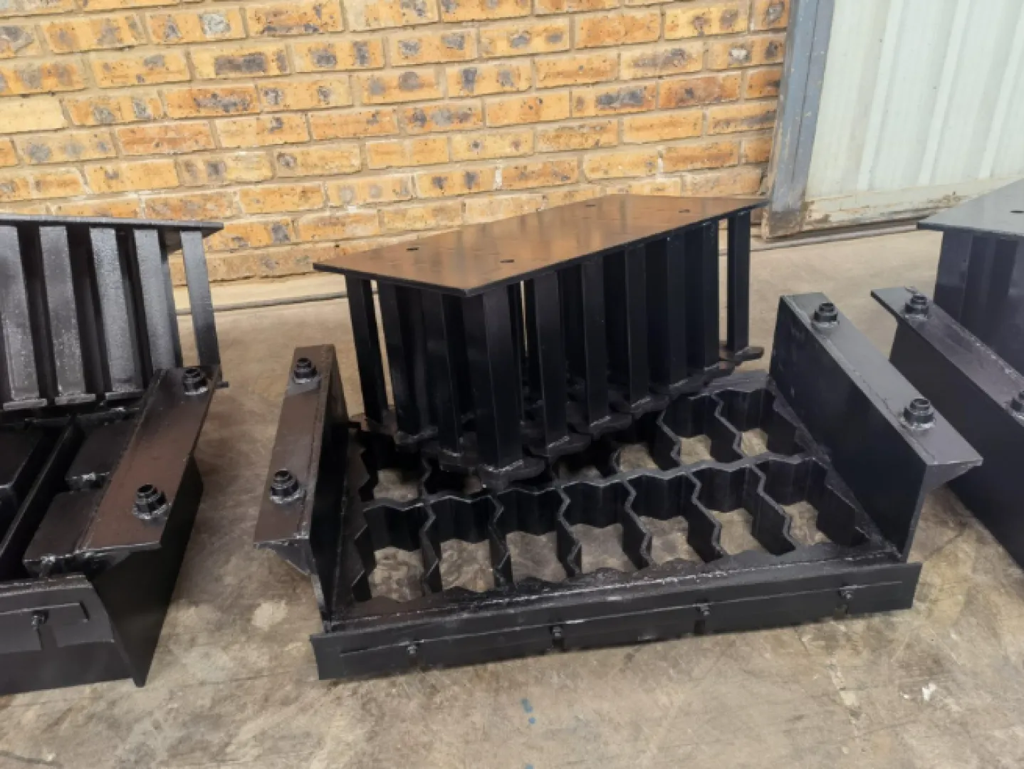 Mould and Tamper for manufacturing Interlocking Pavers | Revaro