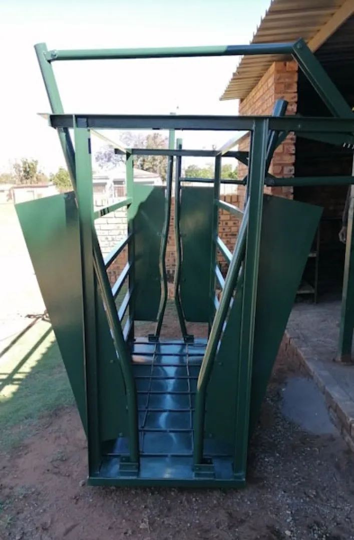 Cattle Working Crate with Scale | VDW Engineering
