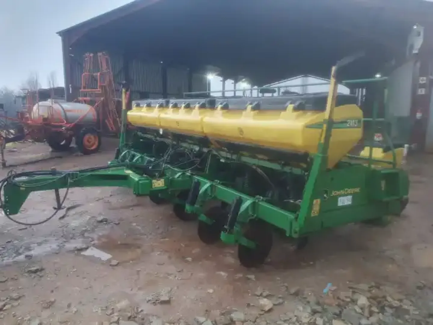 The John Deere 2113 | QAC Equipment