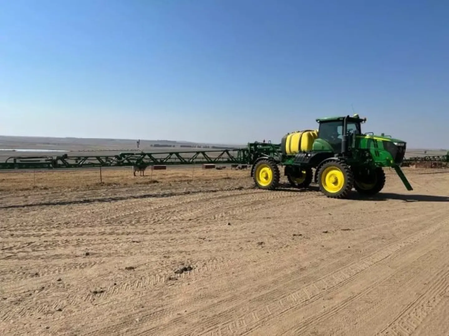 2017 John Deere Sprayer with screen and receiver | QAC Equipment