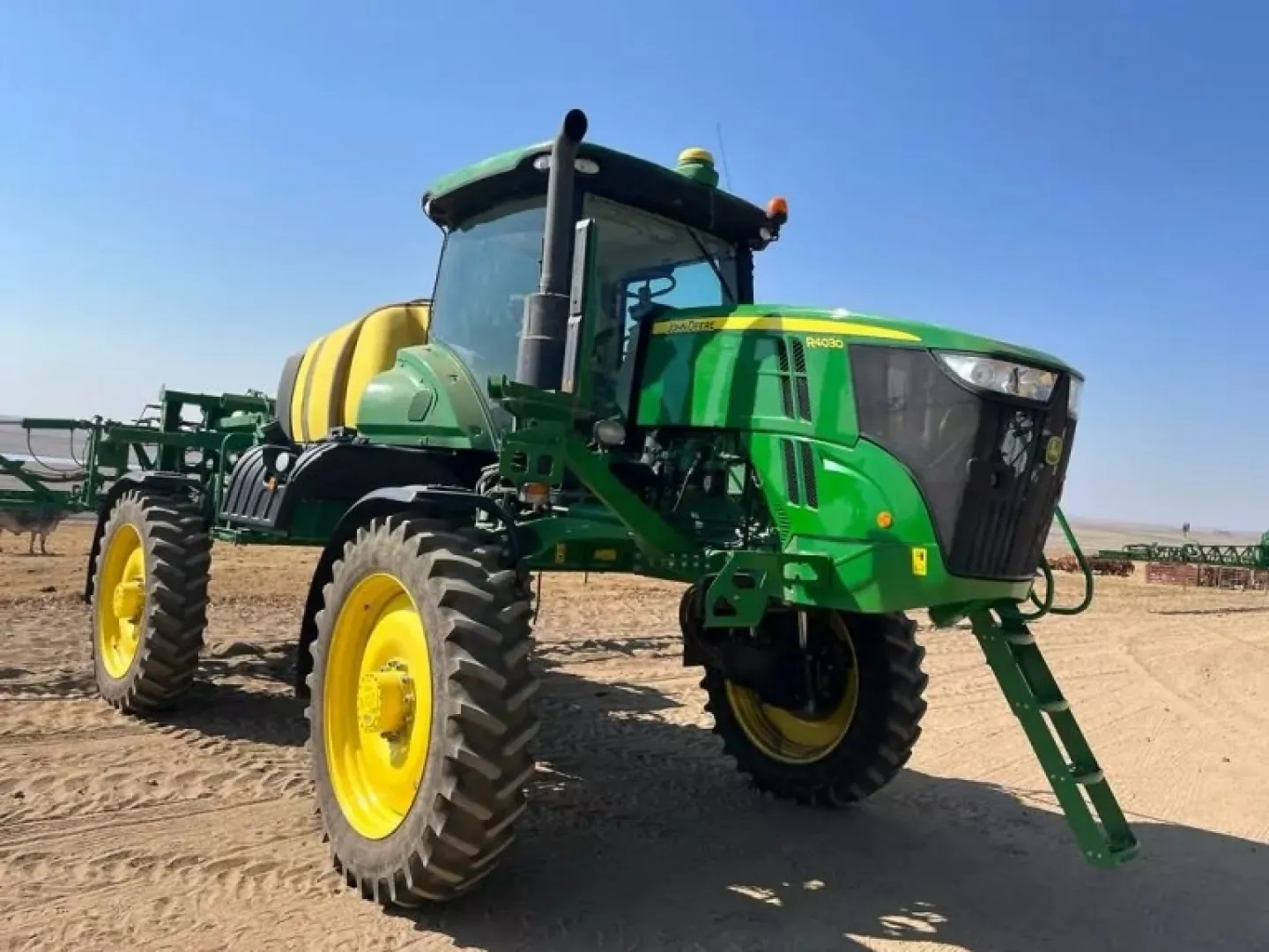 2017 John Deere Sprayer with screen and receiver | QAC Equipment