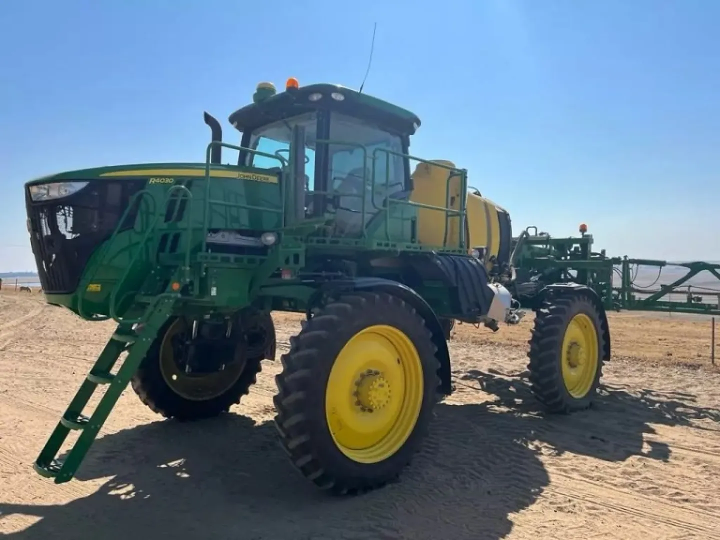 2017 John Deere Sprayer with screen and receiver | QAC Equipment