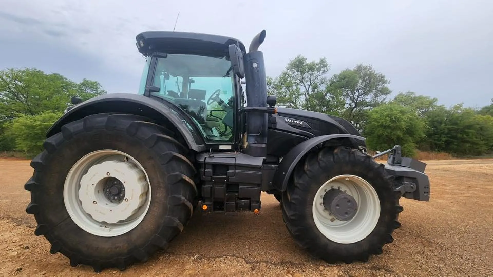 2019 valtra S374 trekker | Agrimar