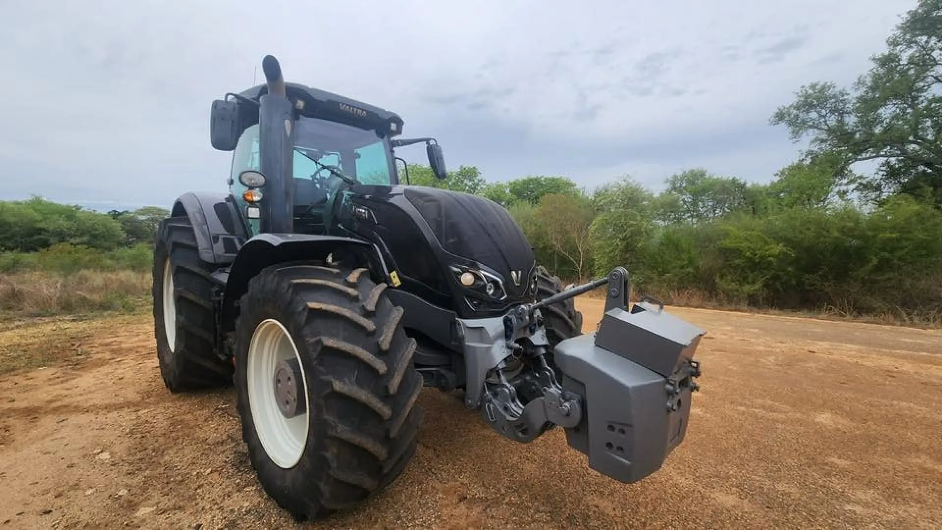 2019 valtra S374 trekker | Agrimar