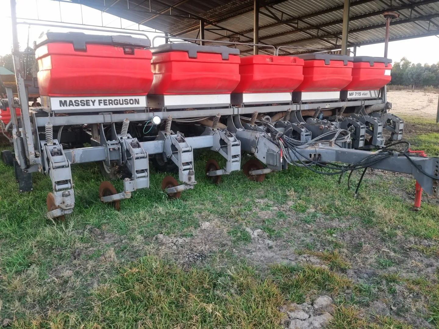 MF 715H planter | T.G. Hendriks