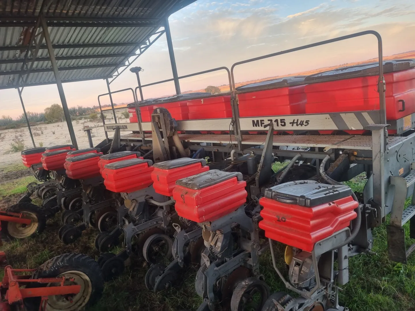 MF 715H planter | T.G. Hendriks