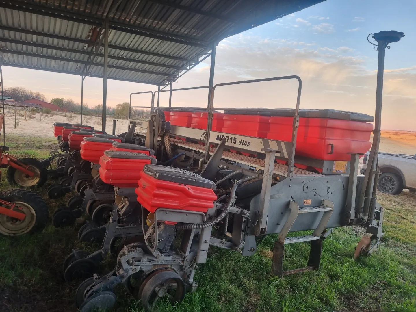 MF 715H planter | T.G. Hendriks